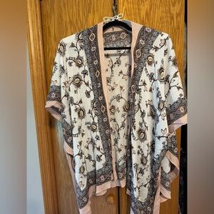 Multicolor kimono, I’m not sure what the size is, But I wear a 3x.